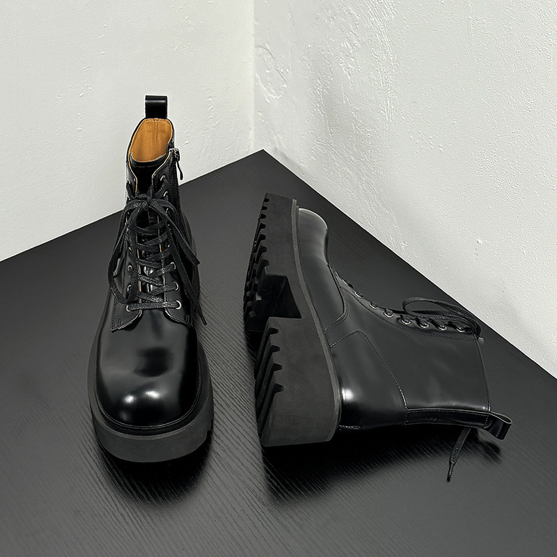 One of the pro-Hibrills, a man with all-heavy boots, a man with all-heavy boots.