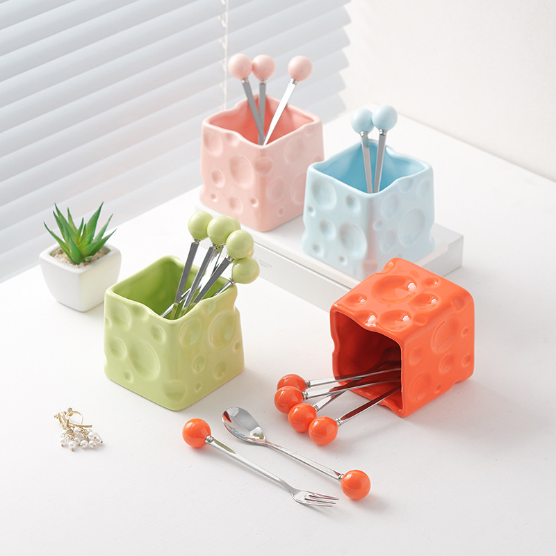 A new creamed, porcelain and fork cans of creative cheese and cans of cylindrical fruit fork.