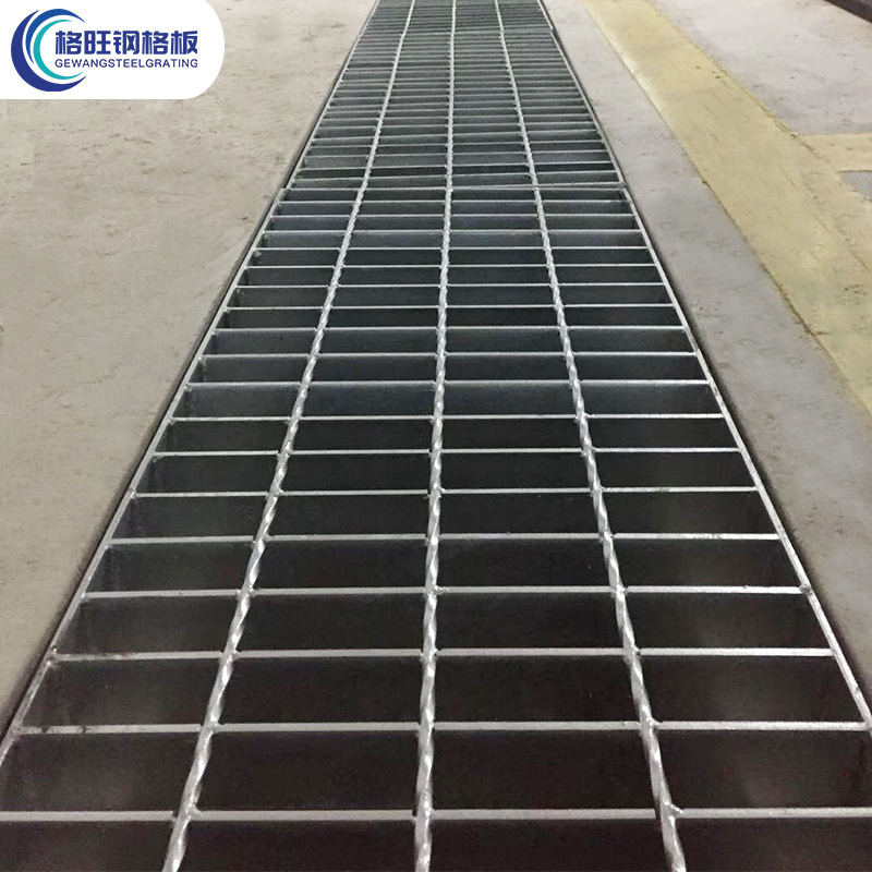 The cleavage sheet of the factory's steel plate with stainless steel fences.