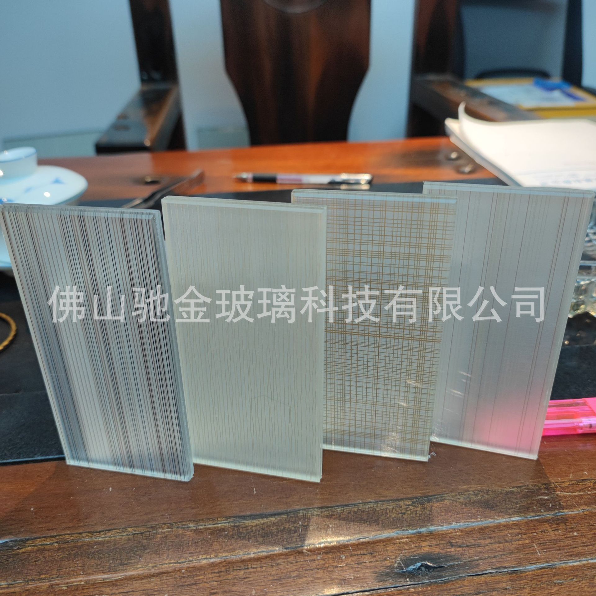 Fuoshan's direct supply of silk-coated glass, screens cut through silk-coated glass.