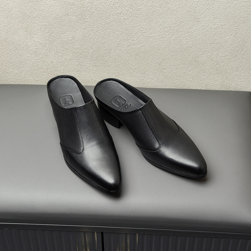 A man who's got a groove of glitter-skinned shoes up five centimeters and a half-skin shoe with no backskin.