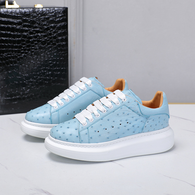 In 2023, the couple had a light blue-leaved ostrich skin PU in the spring of summer.