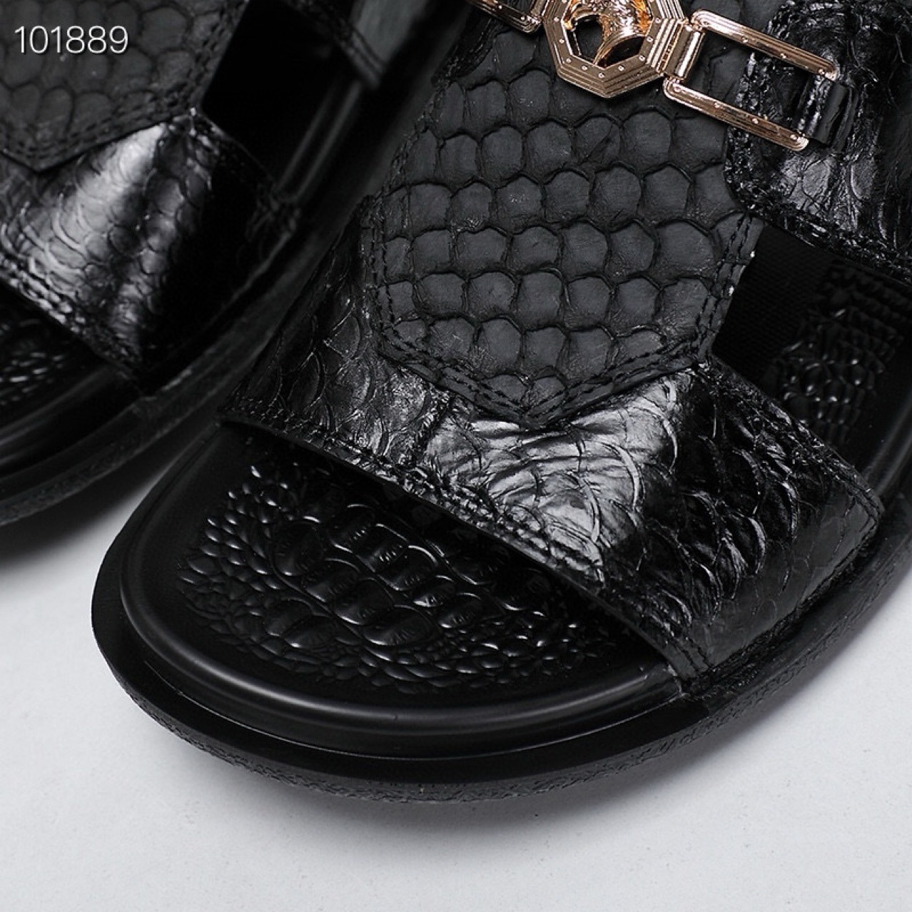 The man with the slippers, the young man with the gas in the summer, with the red-hot, high-end outdoor sandals, with the real skin.