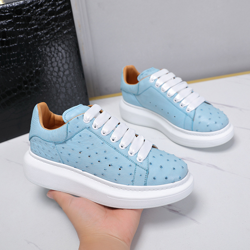 In 2023, the couple had a light blue-leaved ostrich skin PU in the spring of summer.
