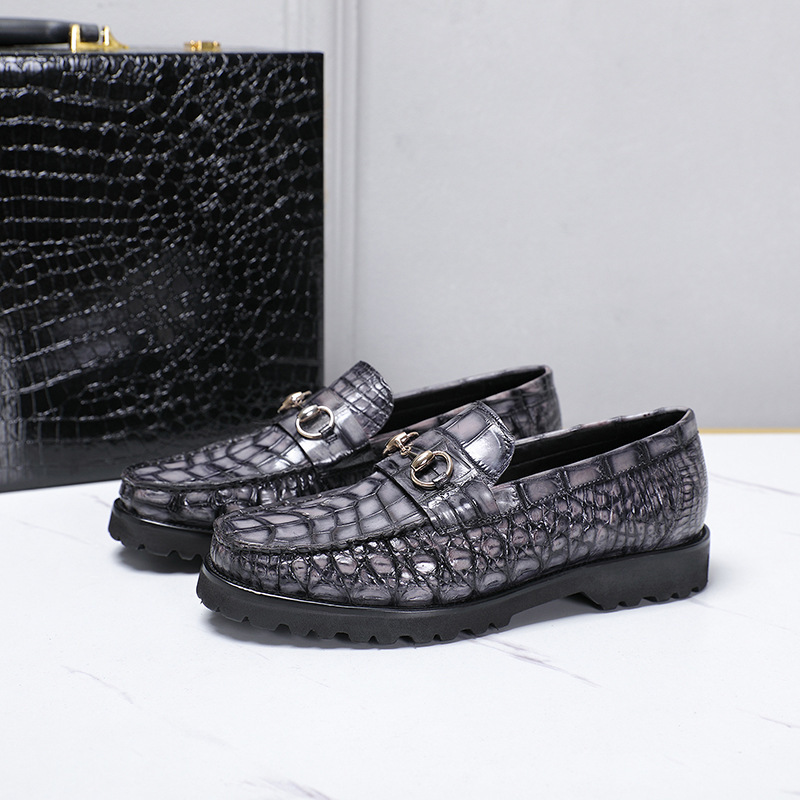In 2023, the new gator skin was manually polished with the leather of a man's leisure business shoes.