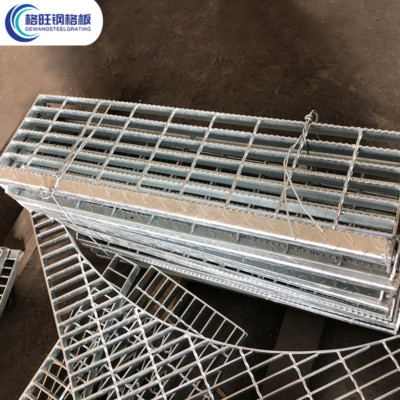 Thermal zinc-plating platform of the steel pedals 304 stainless steel grate lids.