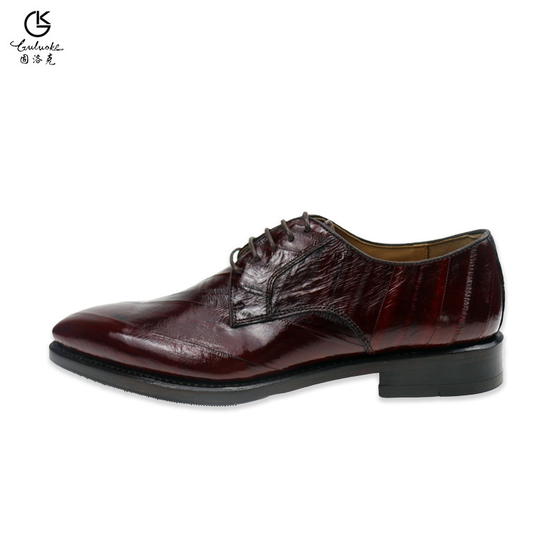 In 2023, the new one was a low-shoe suit for the rare eel-skin-shoe handman, the Inn-fung Commercial Shoes.