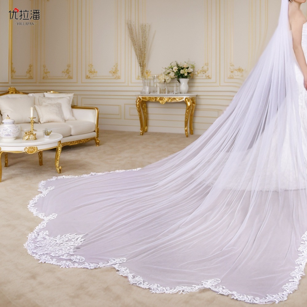 Yolapan V75 Euro-American wedding veil with broad laces and a three-metre veil.