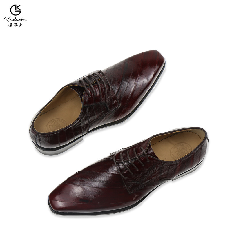 In 2023, the new one was a low-shoe suit for the rare eel-skin-shoe handman, the Inn-fung Commercial Shoes.