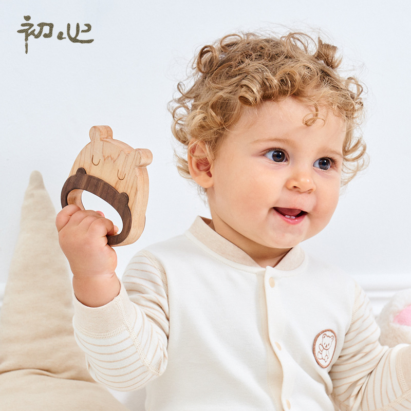 First heart, wooden baby ring bell toy, 0-1-year-old hand grabs a new baby's kit for gnawing on newborn instruments.