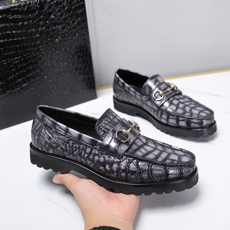 In 2023, the new gator skin was manually polished with the leather of a man's leisure business shoes.