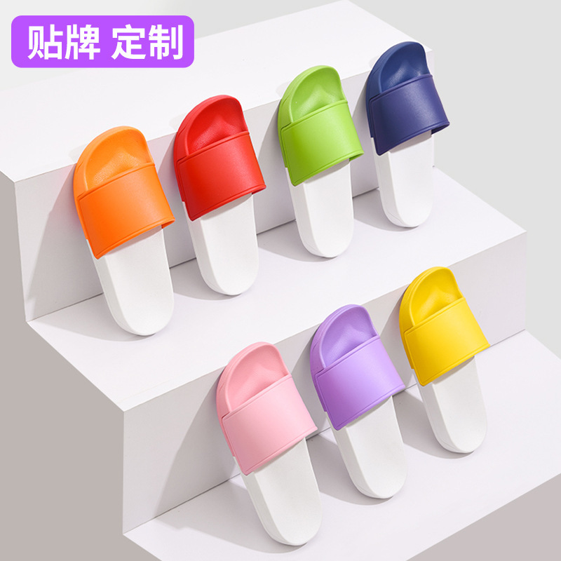 Chiếc giày mới mua giày PVC là một logo có màu đôi tiện nghi của nhà máy.