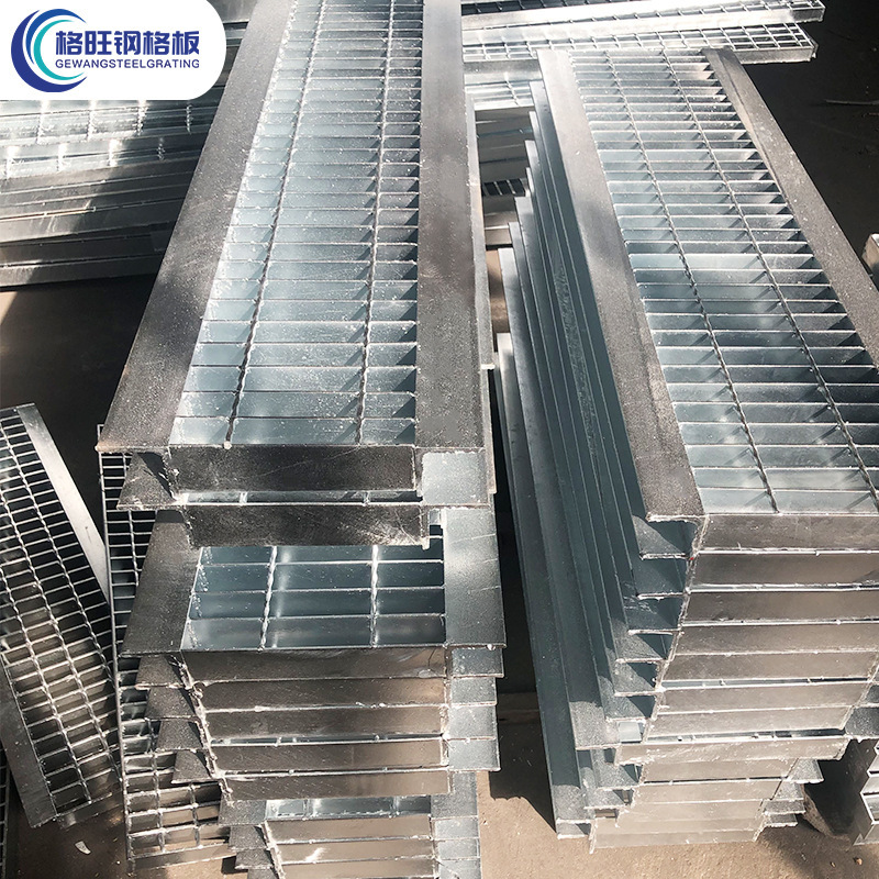 The cleavage sheet of the factory's steel plate with stainless steel fences.