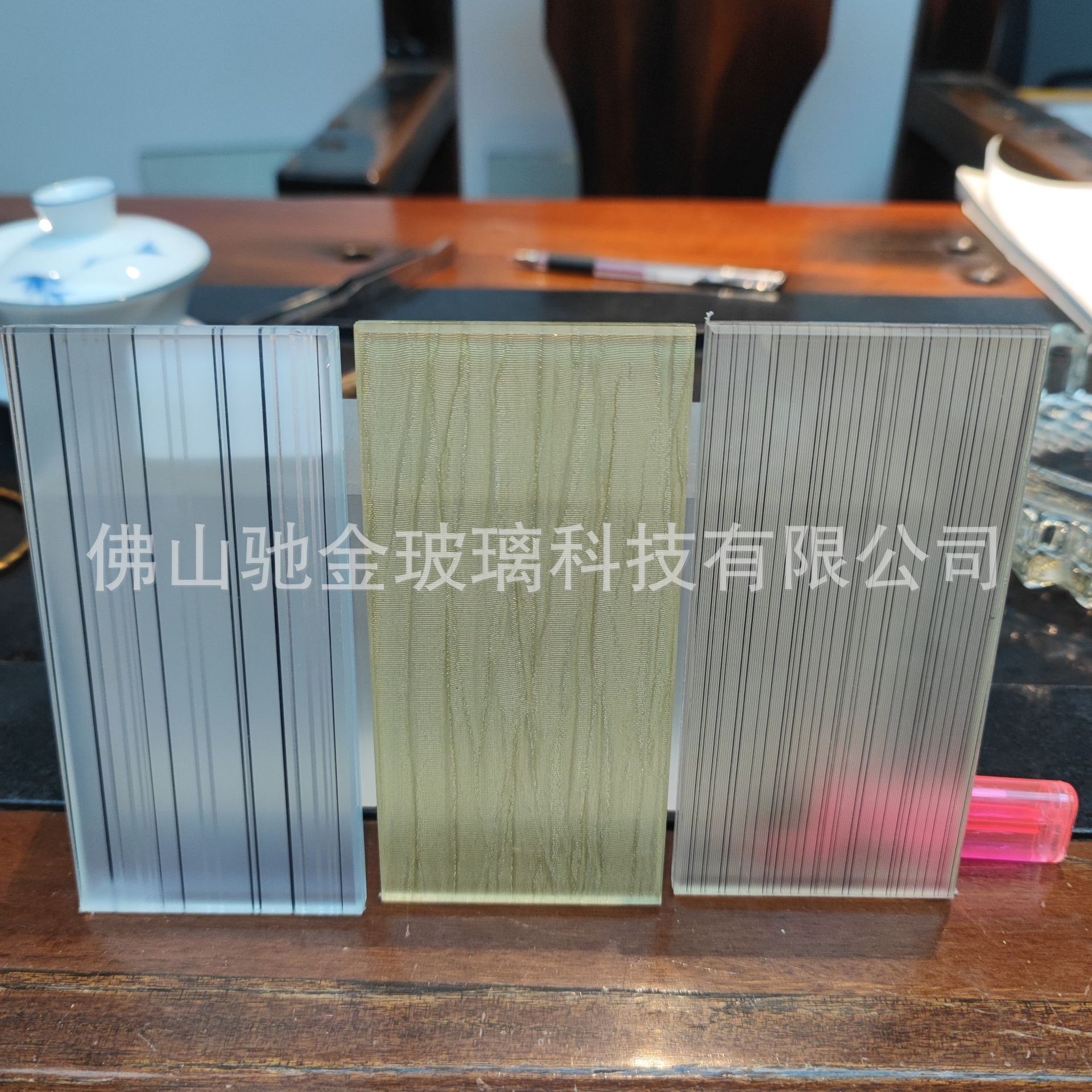 Fuoshan's direct supply of silk-coated glass, screens cut through silk-coated glass.