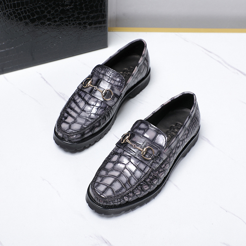 In 2023, the new gator skin was manually polished with the leather of a man's leisure business shoes.