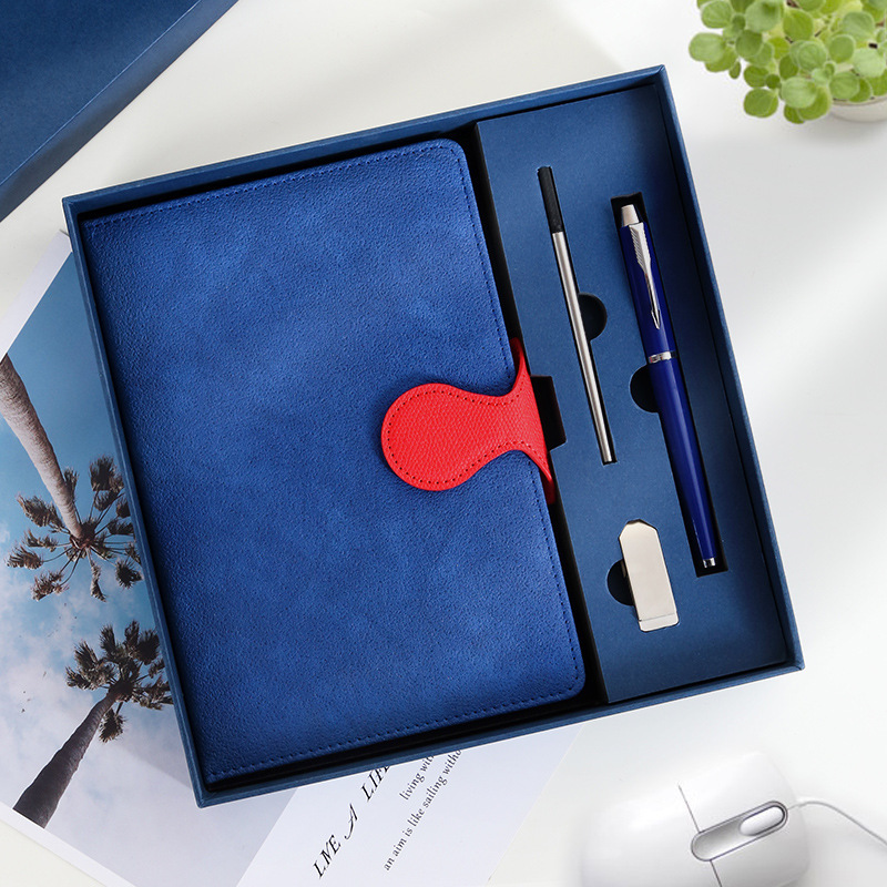 A notebook box with a short business gift from the School of Corporate Gifts printed the transcription of a graduation companion's gift.