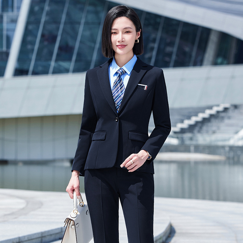 In autumn and winter, women's professional outfits with a high-end button and a thick-coloured suit of 4S real estate finance.