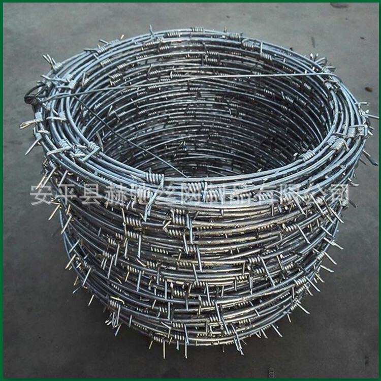 The barbed wire production plant, double-part zinc plating and twisting, high-quality double-twirling, low-cost wholesale.