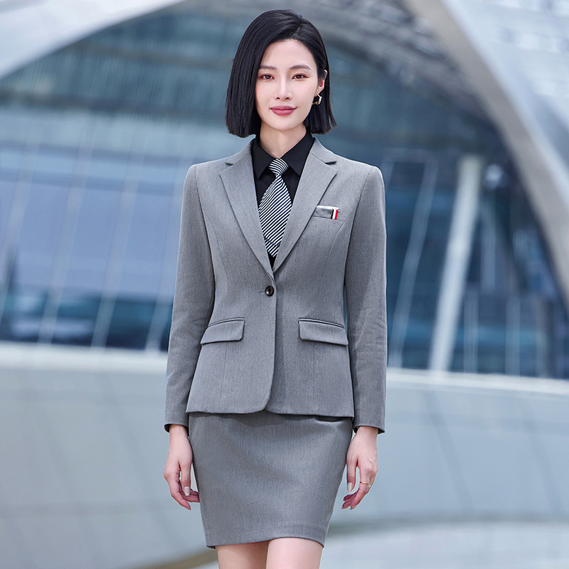 In autumn and winter, women's professional outfits with a high-end button and a thick-coloured suit of 4S real estate finance.