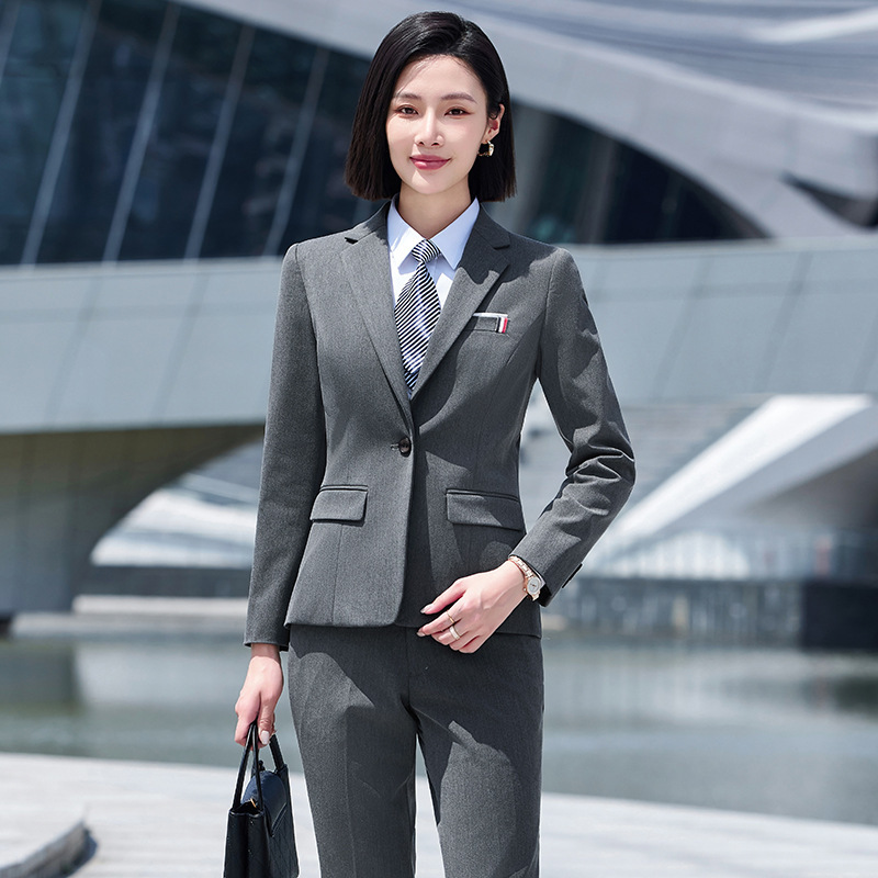 In autumn and winter, women's professional outfits with a high-end button and a thick-coloured suit of 4S real estate finance.