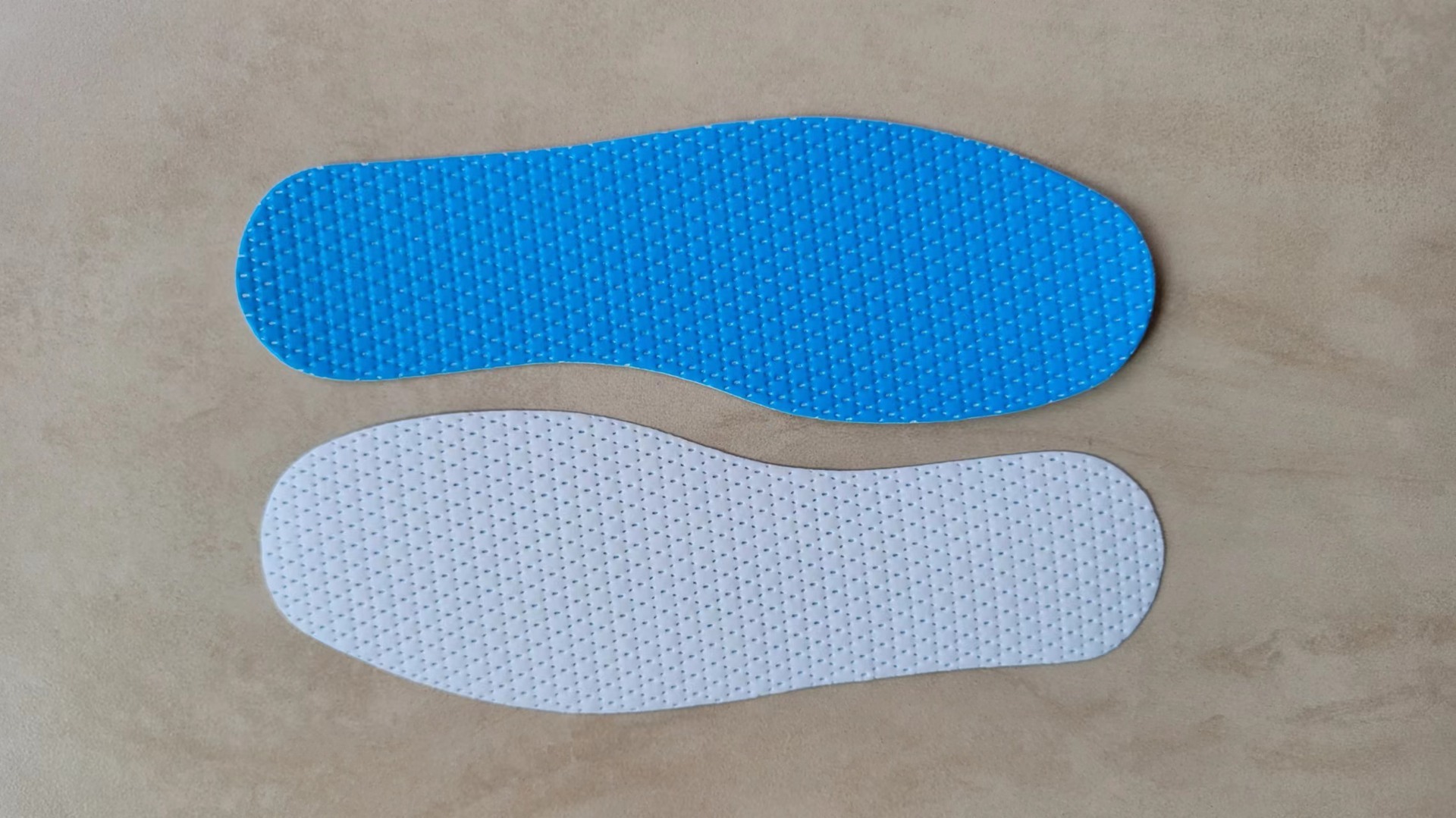 A new generation of slipper-resistant, paper-shoe pads, sweat-swept-slip-proof, barefoot-skinners, raw paper, producers.