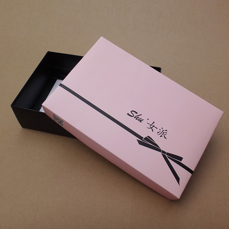 The white card wrapper box, the gift box, the chest wrapper box in the context of the gift box, and the high-strength protection.