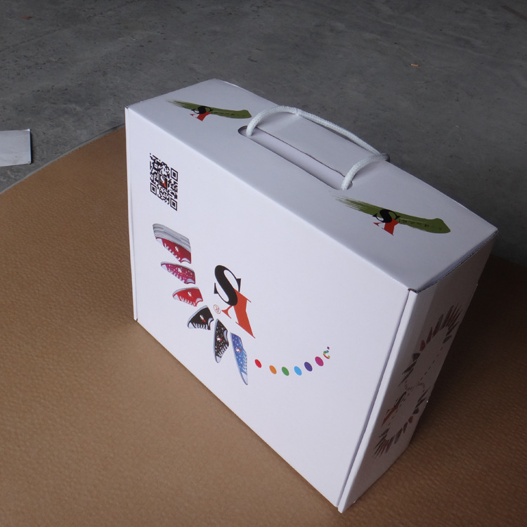 The handheld box, paper wrapper box, folded shoe box box box, varnish box.