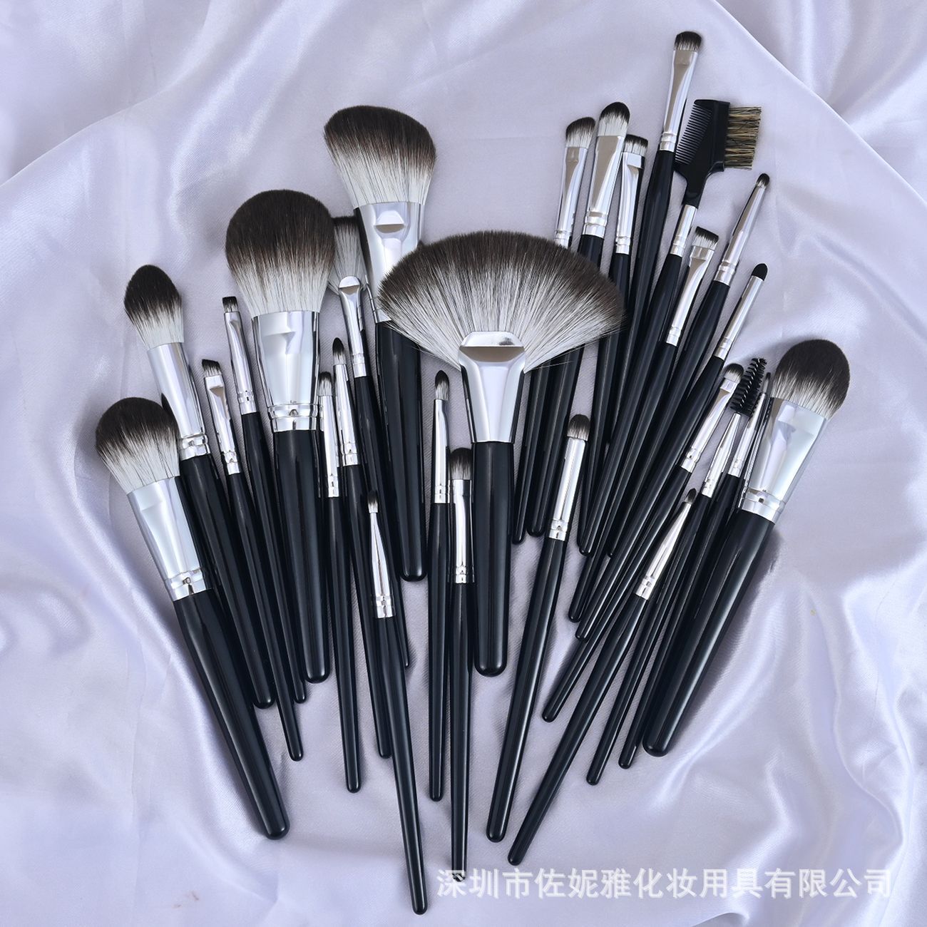 27 black swan make-up veggie-fox make-up tool kits recommended for training at the Cosmist School