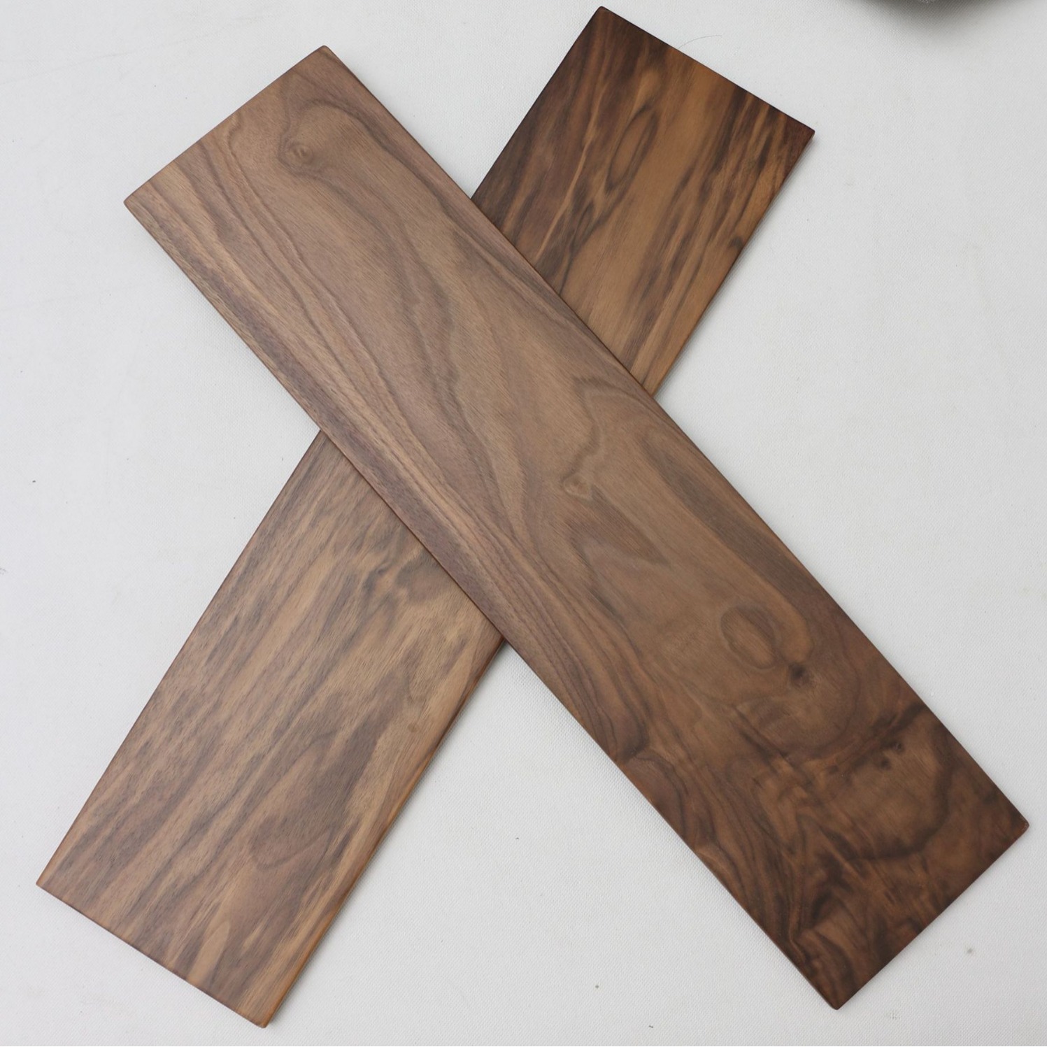 North American black walnut wood plank, wood plank, wood plate, dialywood tableboard.