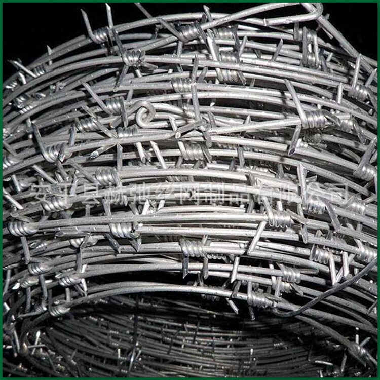 The barbed wire production plant, double-part zinc plating and twisting, high-quality double-twirling, low-cost wholesale.