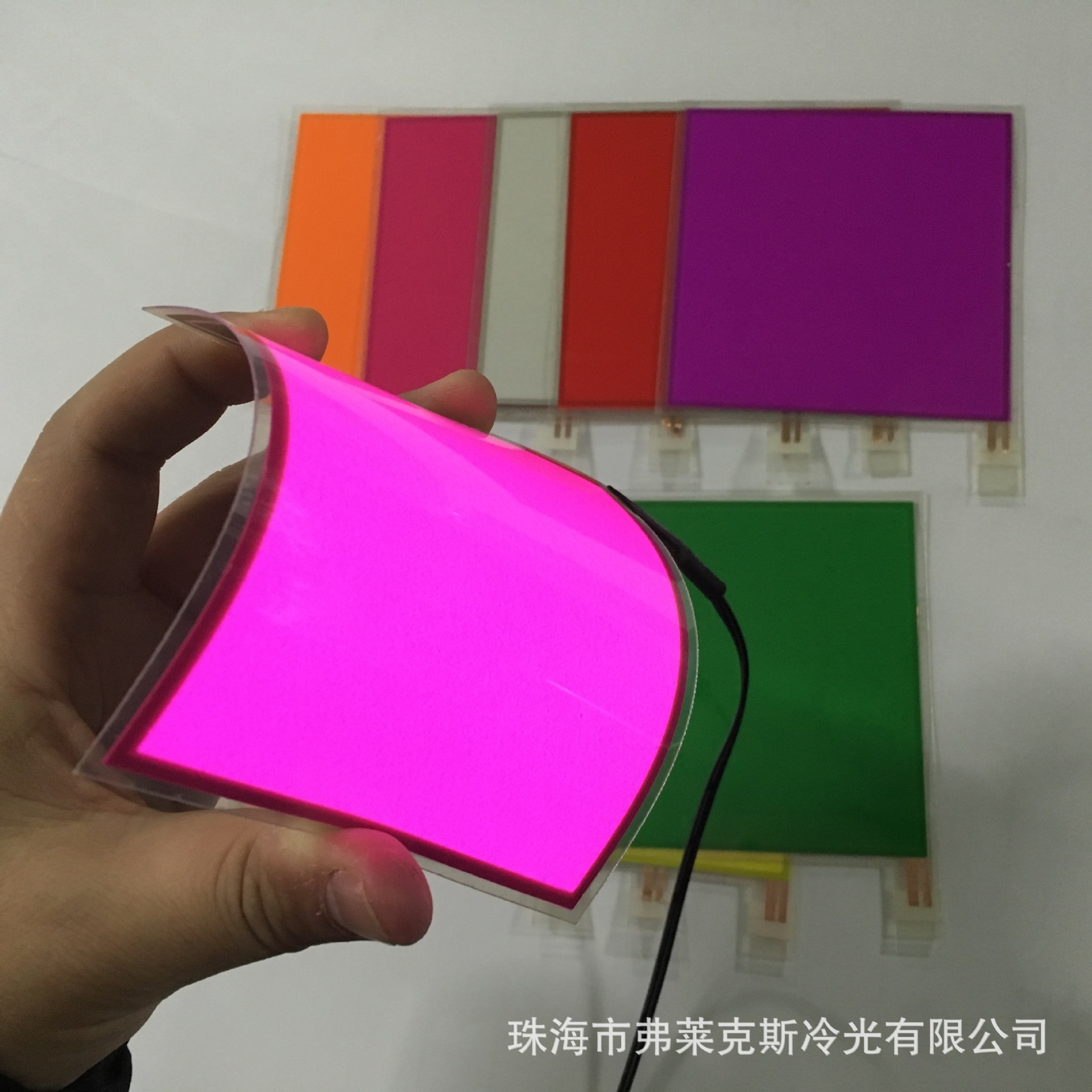 Crunch-cut, thin, multi-colour, cold-lighted, high-lighted cooling plates in support of cooling.