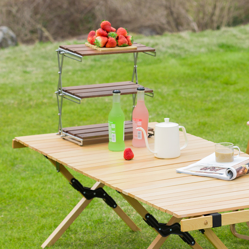 I'm going to go to the camping table with a big omelet table and a camping table on the balcony.