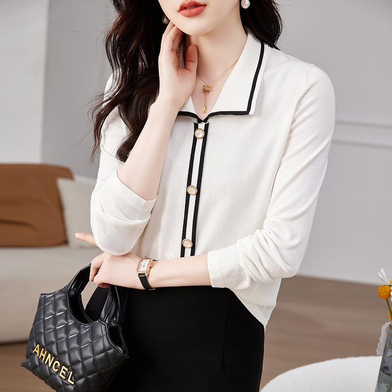 Nhà máy đề nghị lật cái áo len lại và sửa cái áo len dài, êm ái dưới áo len và mặc áo lót.