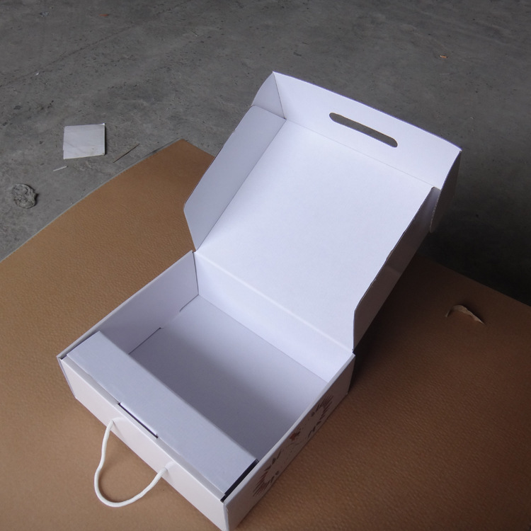 The handheld box, paper wrapper box, folded shoe box box box, varnish box.