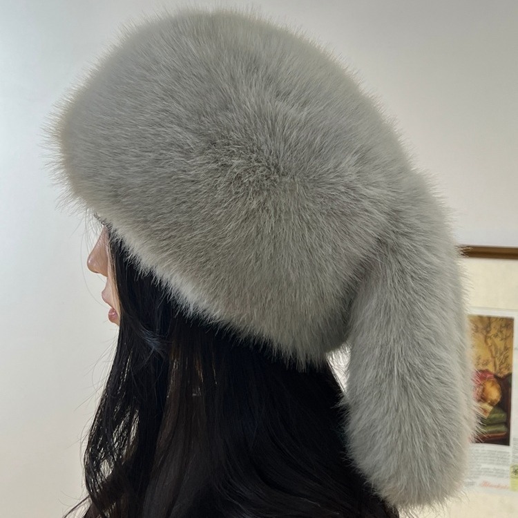 The new 2024, like a fox's furry cap, the sweet one in the autumn and winter, the warm tail of a snow hat.