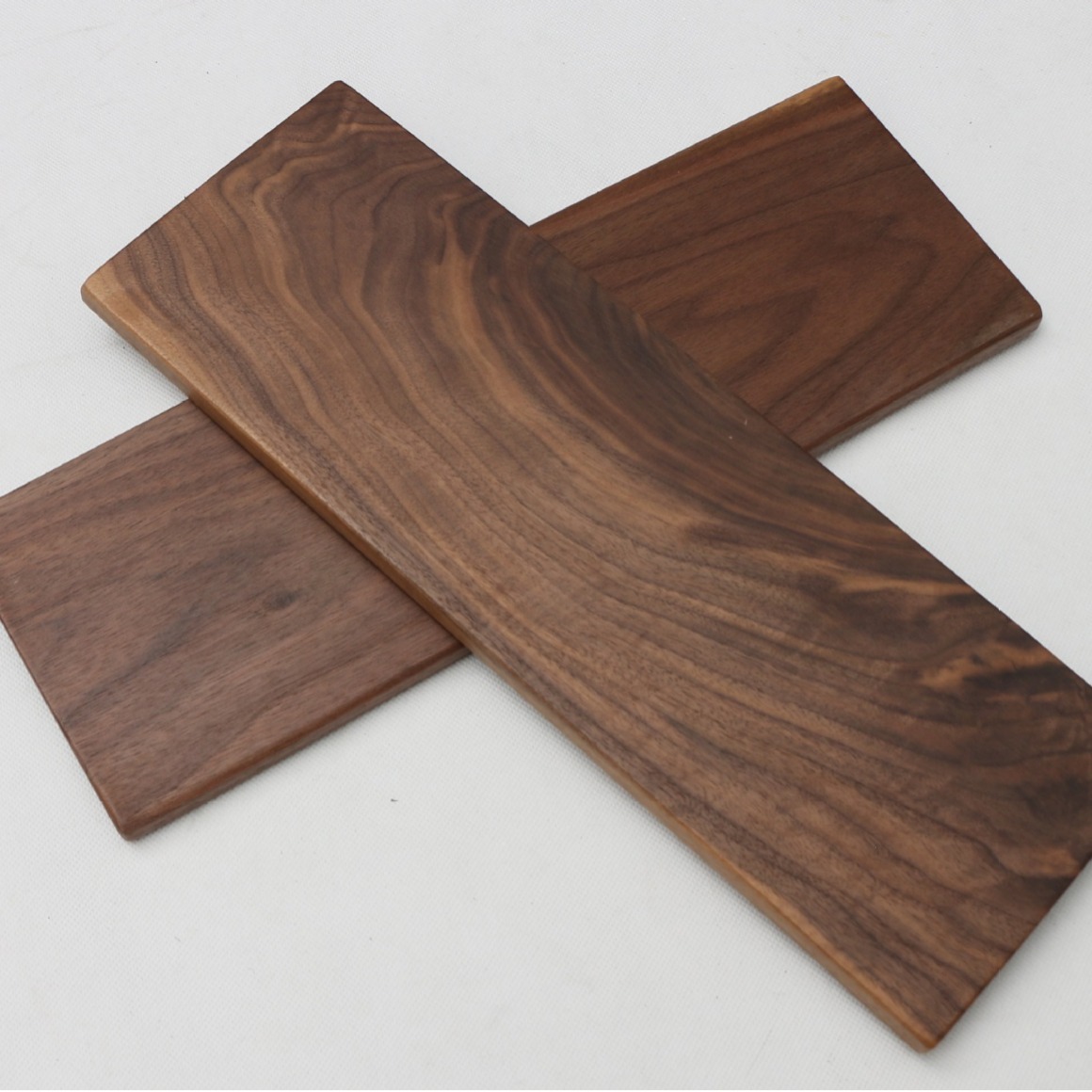 North American black walnut wood plank, wood plank, wood plate, dialywood tableboard.