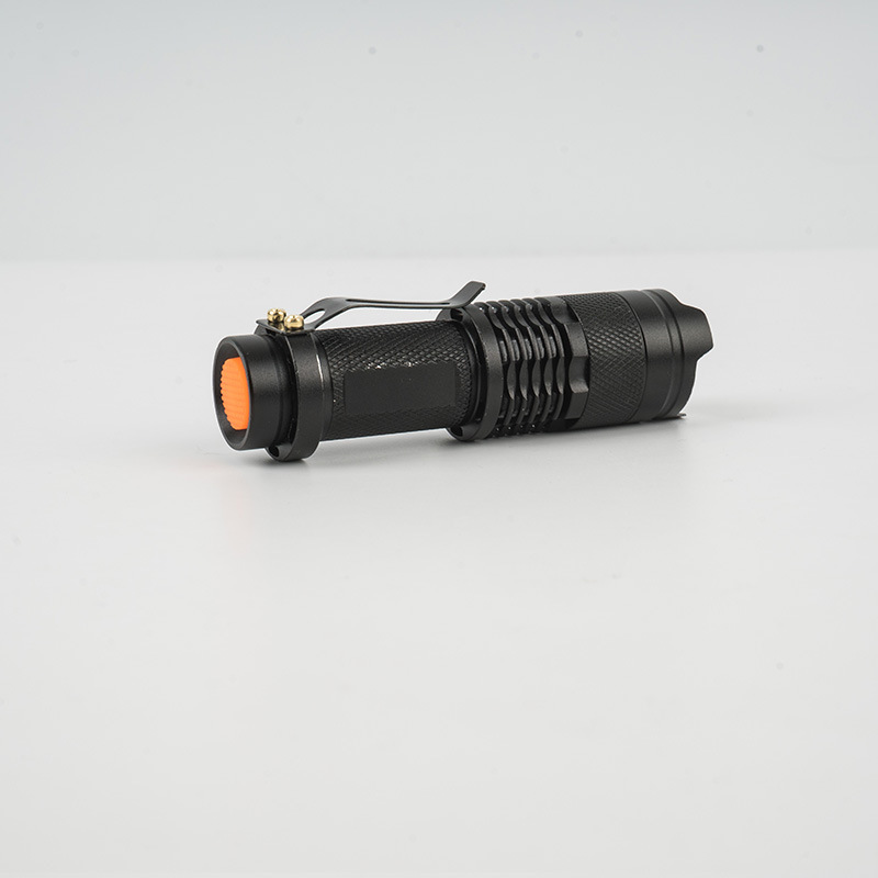 The factory directly supplied the SK68 mini-light flashlight Q5 scalding coke flashlight with the outdoor light flashlight.