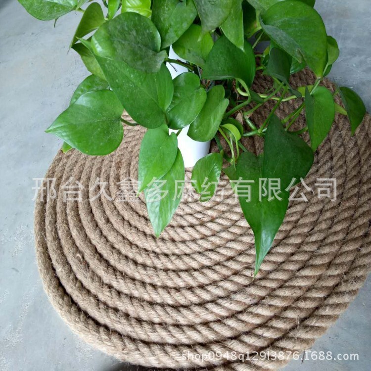 Hand-made knitting of DIY box handbags entangled outside the ring interior decorating ropes