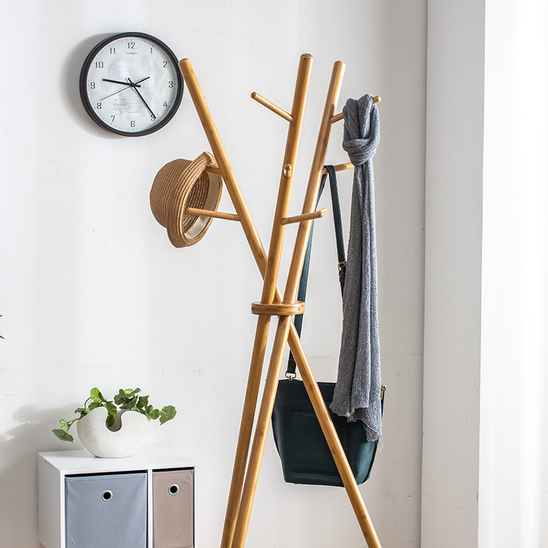 Folding of a wooden hooded bedroom hanger with a simple modern living room and a simple home-made dress rack