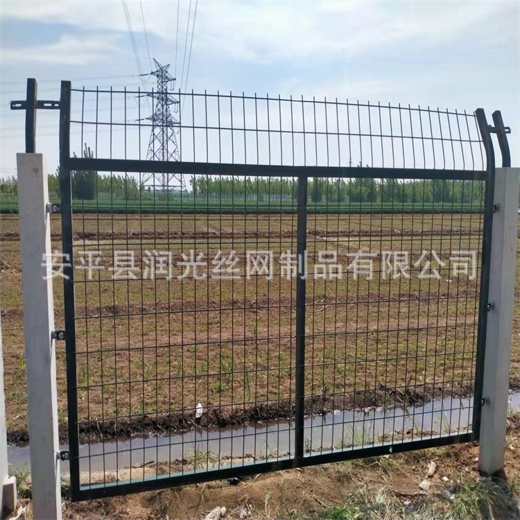 定制铁路防护栅栏金属网片隔离栅铁路护栏网公路桥梁防护网厂家