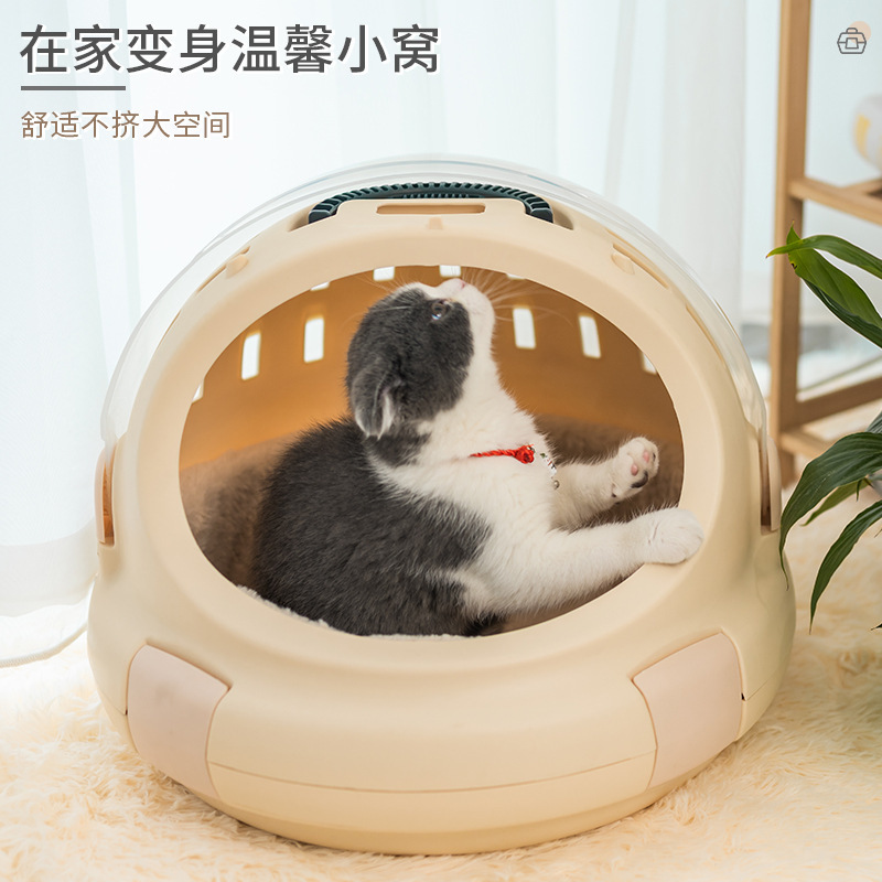 "Nhà nghỉ hè trong căn nhà gỗ đóng kín."