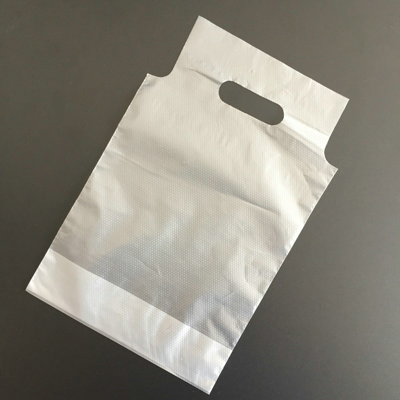 A one-time plastic bag with transparent distribution of a single cup of coffee and soybean and a bag of milk and tea.