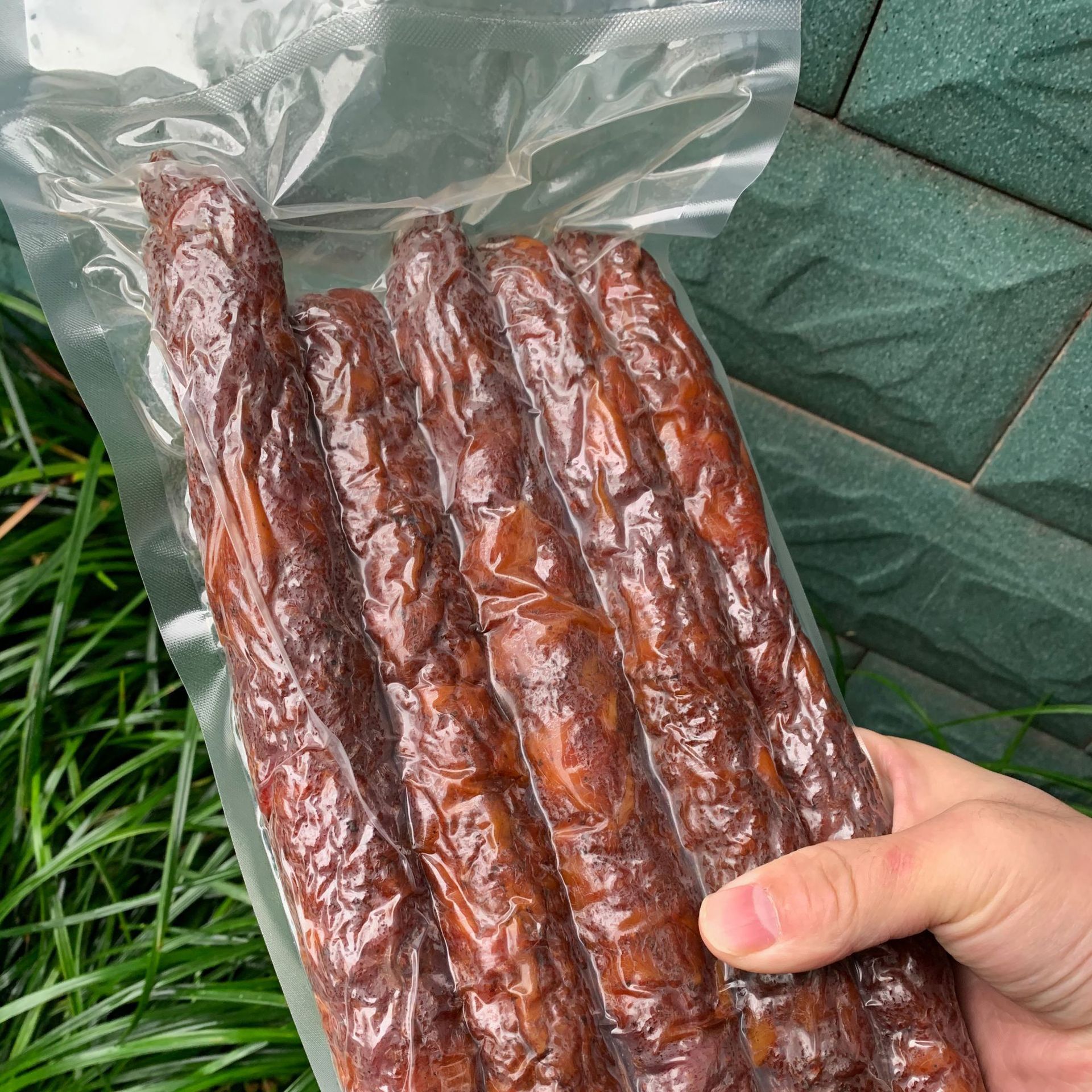 Sichuan 농부, Sichuan Sichuan 농부는 500g의 부피에 자신의 smoky 소시지를 생성합니다.