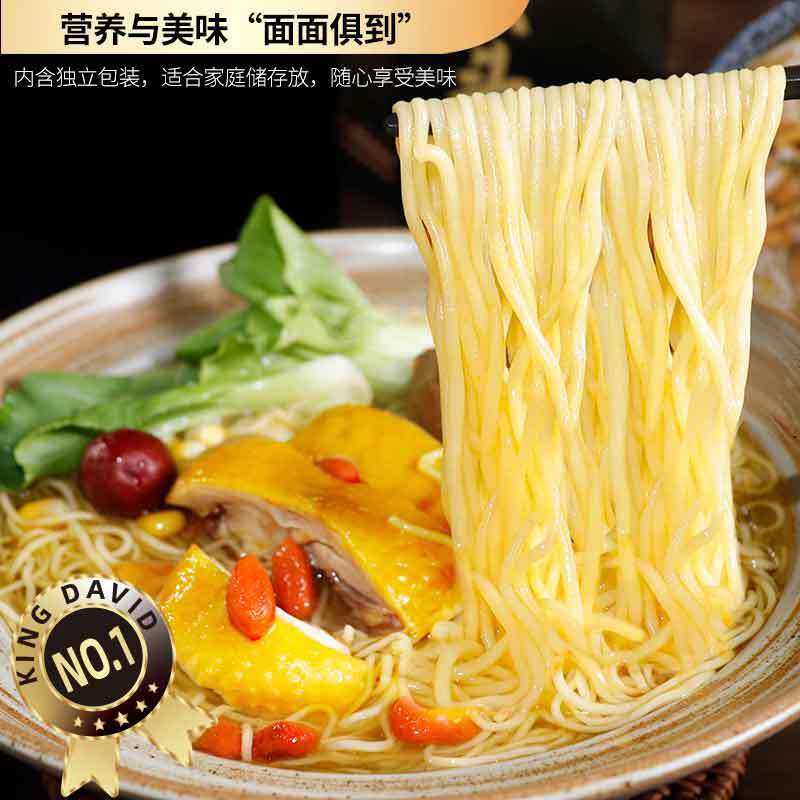 Bánh mì nướng với gói mì không chiên cho gia đình.