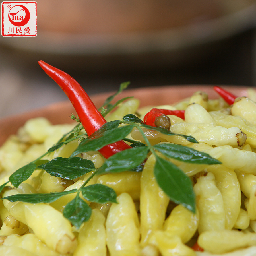 Kawamin Aiyama peppers are hot, and Sichuan special food farmers make their own distributions at the old table.