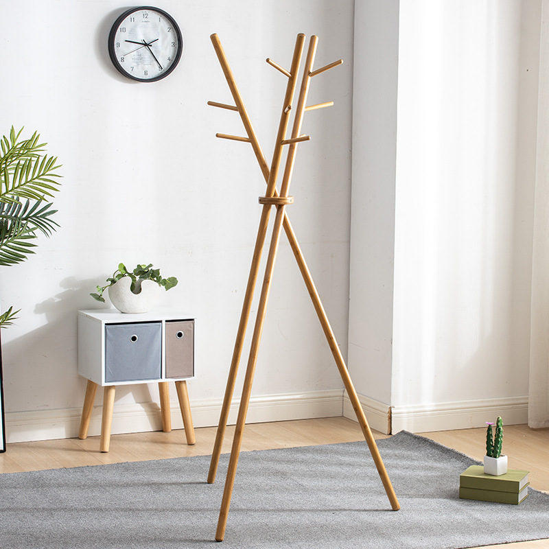 Folding of a wooden hooded bedroom hanger with a simple modern living room and a simple home-made dress rack