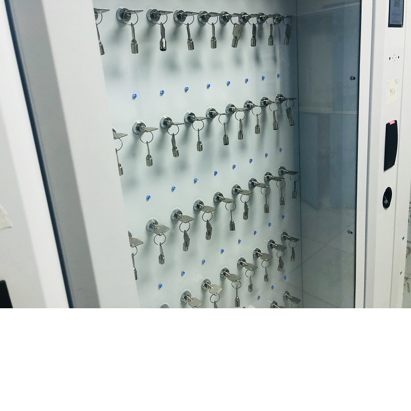 100 dấu vân tay trong tủ thông minh tự động nhận ra thông tin mở khóa.