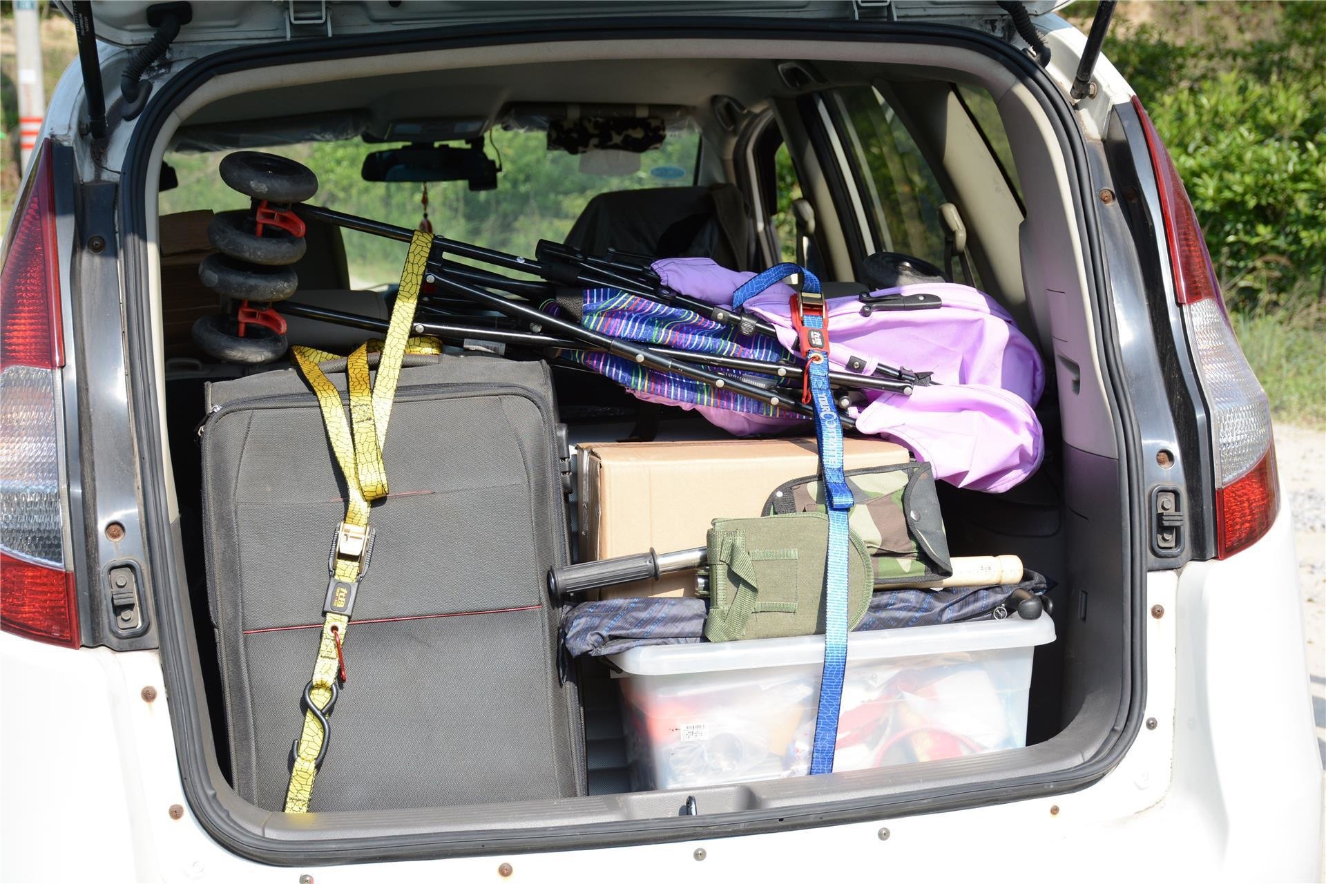 The factory's immediate baggage strapped to the ropes and the moped tied to the stamp logo processing