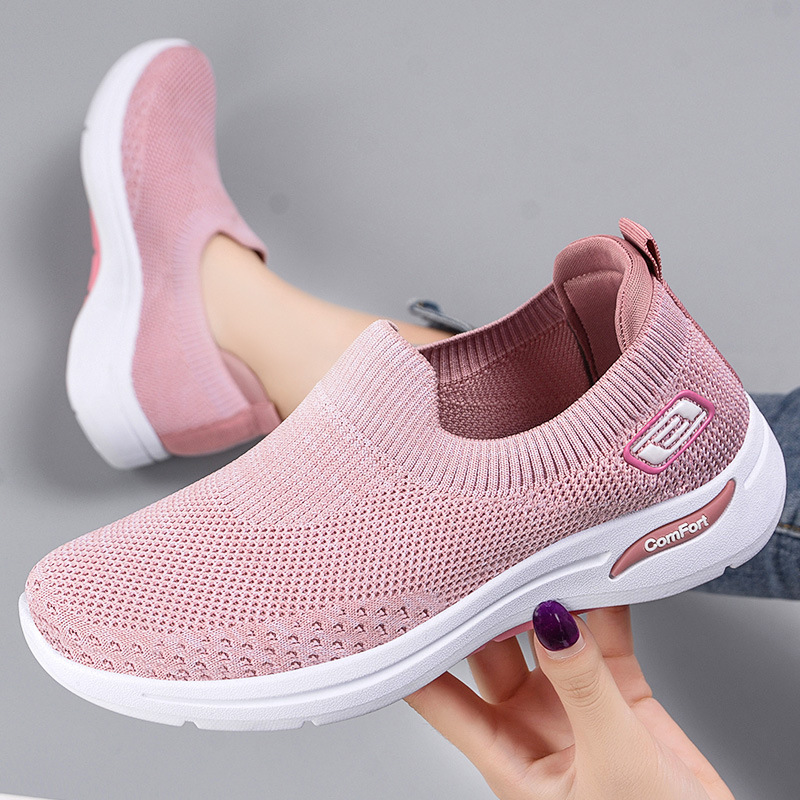 Customize the new girls' shoes for their children.