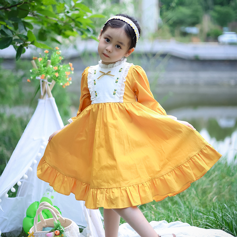 Girl's dress 2024 Spring and Fall's new child long sleeve embroidered princess skirt girl's high-temperature dress